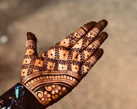 Dulhan Mehndi Designs Boys, Boys Mehendi Design Simple, Simple Mehndi Designs For Men, Mehandi Designs For Men Hands, Mehndi Designs For Boys Wedding, Groom Simple Mehndi Design, Mehendi For Men Hands, Boys Mehandi Design For Wedding, Mehendi Designs For Men Hands