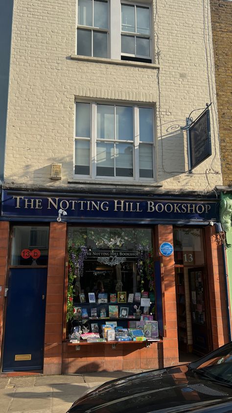 Notting hill bookshop ♥️ Notting Hill Movie Wallpaper, Notting Hill Movie Aesthetic Wallpaper, Notting Hill Wallpaper, Notting Hill Bookshop, Louise Core, Notting Hill Movie, London Dreams, Library Aesthetic, Fall Spices