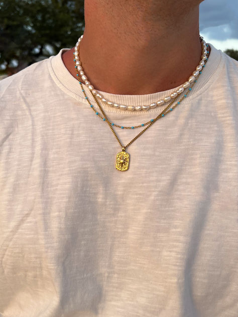 Gold Jewelry Aesthetic Men, Men Necklace Aesthetic, Silver Pearl Necklace, Herren Outfit, Jewelry For Men, Jewelry Lookbook, Mens Accessories Jewelry, Blue Gems, A Necklace