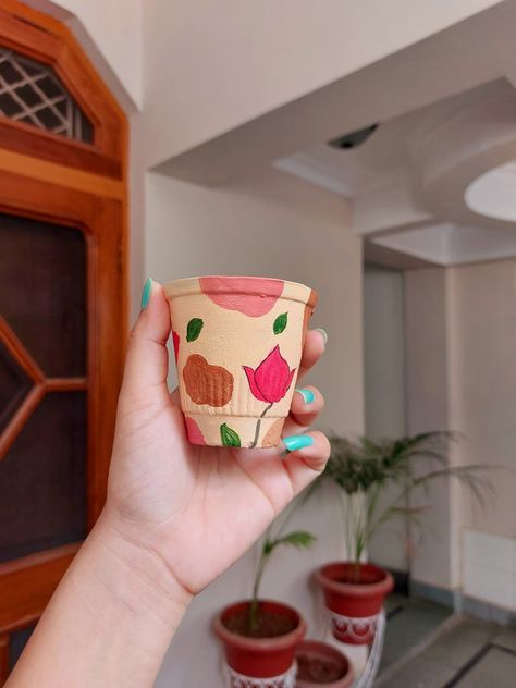 Pastel Diya Painting, Painting On Tea Cups, Kullad Chai Cups Painting, Painting On Kulhad, Kullad Painting Ideas Diy, Kulhad Painting Ideas, Kulhad Art, Kulhad Painting, Bottle Paint