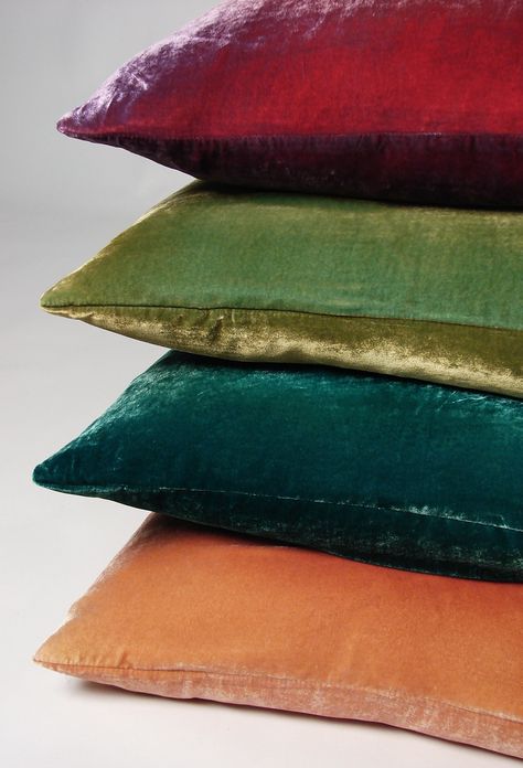 Ombre Velvet Pillows Decoration Pillows, Colorful Cushions, Ombre Velvet, Pillow Headboard, Country Ideas, Pillows Decorative Diy, White Decorative Pillows, Velveteen Rabbit, Living Room Decor Pillows