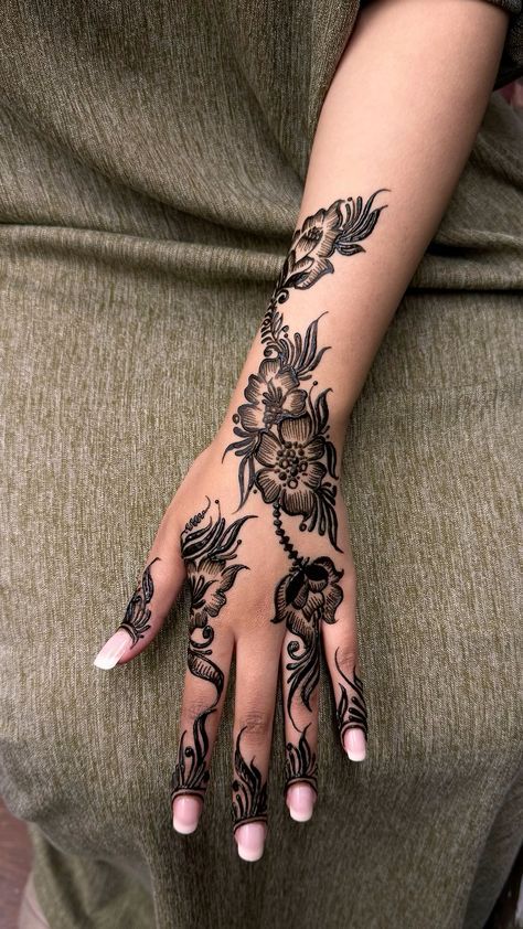 Nikkah Henna Designs, Henna Designs Khaleeji, Henna Designs Black, Somali Henna Designs, Khaleeji Henna Designs, Henna 2024, Aesthetic Henna Designs, Black Henna Designs, Somali Henna