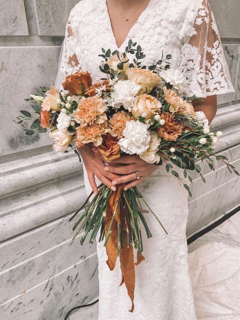 Golden Flower Arrangements, Fall Carnation Bouquet, Bridal Bouquet With Carnations, Fall Bouquet Recipe, Amber Wedding Bouquet, Terracotta Wedding Bouquet Real Flowers, Terracotta Fall Wedding Florals, Copper Flower Arrangements, Rust Orange Wedding Flowers