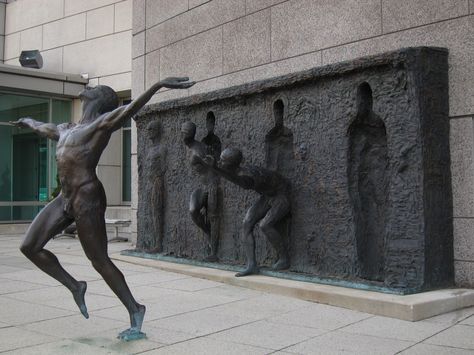 "Freedom" sculpture by Zenos Frudakis. Location: String Theory Charter High School, Philadelphia, Pennsylvania. #FreedomSculpture #Freedom #ZenosFrudakis #BreakingFreeFromYourMold #sculpture Freedom Sculpture, Konst Designs, Urbane Kunst, Public Sculpture, Deviant Art, Silly Jokes, Sculpture Installation, Outdoor Art, Sculptures & Statues