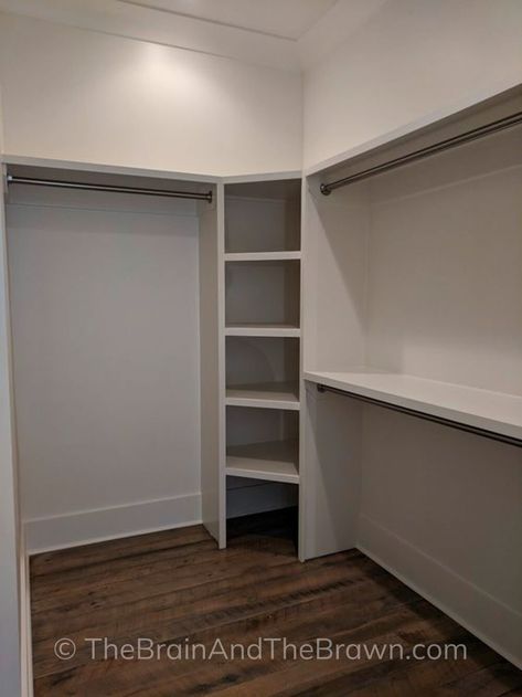 Corner Shelves Walk In Closet, Walking Closet Shelving Ideas, C Shaped Closet, Walk In Robe Corner Ideas, Small Closet With Corner Shelves, Corner Closet Shelving Ideas, Odd Shaped Closet Design, Corner Closet Storage Ideas, Corner Closet Cabinet Ideas