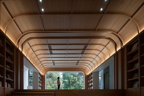 Library Renovation, Wooden Ceiling Design, Interior Ceiling Design, Ceiling Design Ideas, Ceiling Design Living Room, Plafond Design, Ceiling Design Modern, Ceiling Detail, 카페 인테리어 디자인