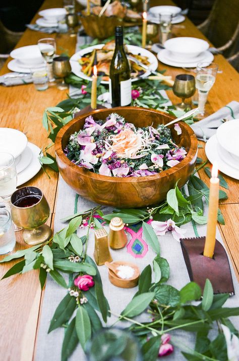 #rustic, #garland, #clematis, #al-fresco, #centerpiece, #salad, #wood, #bowl, #bay-leaves, #casual Photography: Nancy Neil - nancyneil.com Catering: Om Sweet Mama - omsweetmama.com Event + Floral Design: Kelly Oshiro Design - sbchic.com Read More: http://www.stylemepretty.com/living/2013/04/23/how-to-host-a-farm-to-table-dinner-recipes/ Family Style Weddings, Farm To Table Dinner, Family Style Dinner, Table Dinner, Dinner Party Ideas, Outdoor Dinner, Summer Tables, Farm To Table, Wedding Dinner