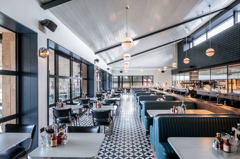 Soho House Launches Mollies, a ’50s-Inspired Motel and Diner Soho House Hotel, Diner Aesthetic, Blue Painted Walls, Diner Restaurant, Architecture Restaurant, Diner Decor, Bunk Rooms, Design Café, American Diner