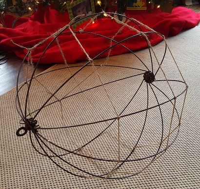 Non Chicken Wire Lighted Christmas Balls - Redeem Your Ground | RYGblog.com Lighted Christmas Balls Diy, How To Make Christmas Light Balls, Chicken Wire Christmas Balls, Christmas Light Balls Outside, Outdoor Christmas Balls, Chicken Wire Ideas, Lighted Christmas Balls, Christmas Light Balls, Outside Diy