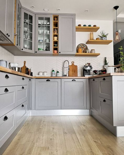 Grey Kitchen Inspiration, Gray Kitchen Ideas, Light Grey Kitchen Cabinets, Light Grey Kitchens, Серая Кухня, Grey Kitchen Designs, Gray Cabinets, Remodel Inspiration, Gray Kitchen