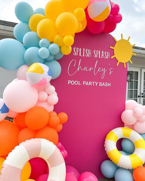 Splish Splash 💦 Pool party for Charley! ☀️ Picnic set up @picnicsinparadiseco & @partiesunderthepalms #summer #poolpartytheme #poolparty #poolpartyballoons #poolpartybackdrop #poolpartyideas #poolpartytheme #poolpartydecor #poolpartyballoongarland Pool Party Backdrop, Pool Party Theme, Pool Party Themes, Pool Party Decorations, Pool Birthday, Splash Pool, Beach Themed Party, Pool Birthday Party, Picnic Set