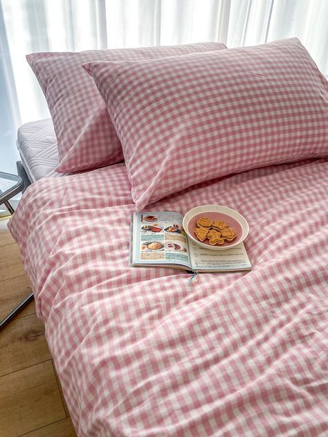 Pink Checkered Duvet Cover, Pink Gingham Bedding Aesthetic, Bed Sheets Pattern, Pink Plaid Bedding, Pink Gingham Sheets, Cute Bed Sheets Aesthetic Pink, Pink Gingham Bedroom, Pink Gingham Aesthetic, Red Gingham Bedding