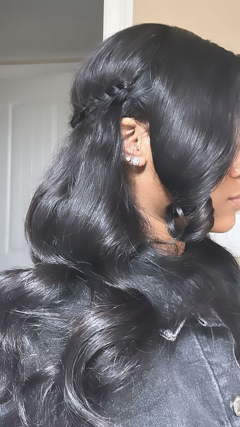 Quick Weave Fishtail, Half Up Half Down With Bow Black Women, Sew In Bangs, Sewin Hairstyles, Hairstyle Braid, Bangs Hairstyle, Frontal Wig Hairstyles, The Last Laugh, Quick Weave Hairstyles