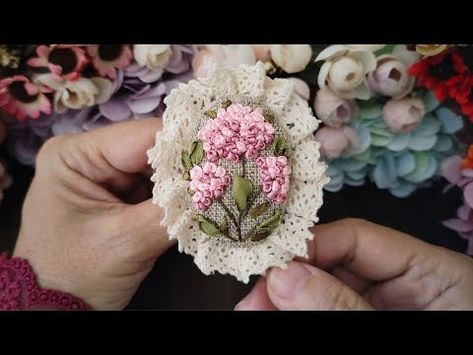 Vintage Lace Ribbon Embroidered Brooch - Ribbon Embroidery Brooch - Easy Embroidery Brooch Tutorial - YouTube Embroidered Brooch Tutorial, Embroidery Brooch Tutorial, Craft Diy Ideas, Brooch Tutorial, Product To Sell, Embroidery Brooch, Embroidered Brooch, Tambour Embroidery, Easy Embroidery