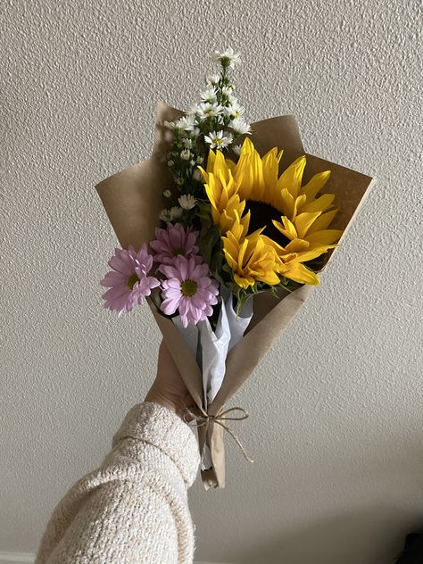 Single Flower Bouquet, Bouquets Diy, Flowers Sunflowers, Luxury Flower Bouquets, Flower Bouquet Diy, Boquette Flowers, Flowers Bouquet Gift, Beautiful Bouquet Of Flowers, Diy Bouquet