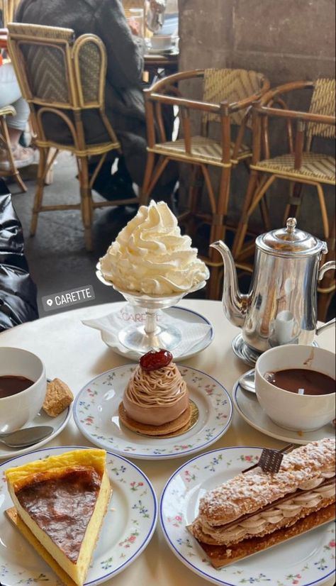 French Food Asethic, Coffee Place Aesthetic, Paris France Food, Carette Paris, Paris Story, France Dessert, Prancis Paris, Paris Desserts, Coffee Paris