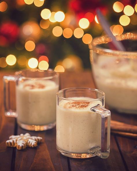 Want to know how to make your own eggnog? This recipe is so easy. Traditionally served around Christmas in the UK, but you could enjoy it any time you like Christmas Theatre, Make Eggnog, Classic Christmas Dessert, How To Make Eggnog, Eggnog Drinks, Creamy Eggnog, Christmas Eggnog, Bookstagram Posts, Dream Cafe