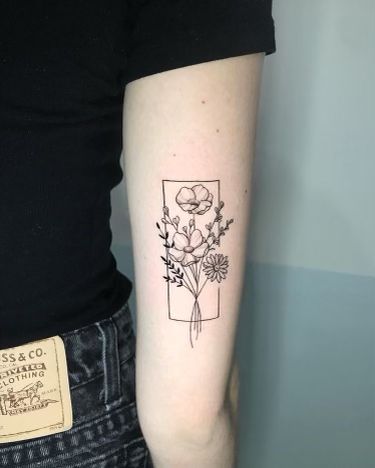 Framed Flowers Tattoo, Floral Tattoo Linework, Frame Flower Tattoo, Framed Tattoo Ideas, Square Tattoos, Band Tattoo For Women, Hairline Tattoo, Tattoo Ideas For Ladies, Geometric Flower Tattoo