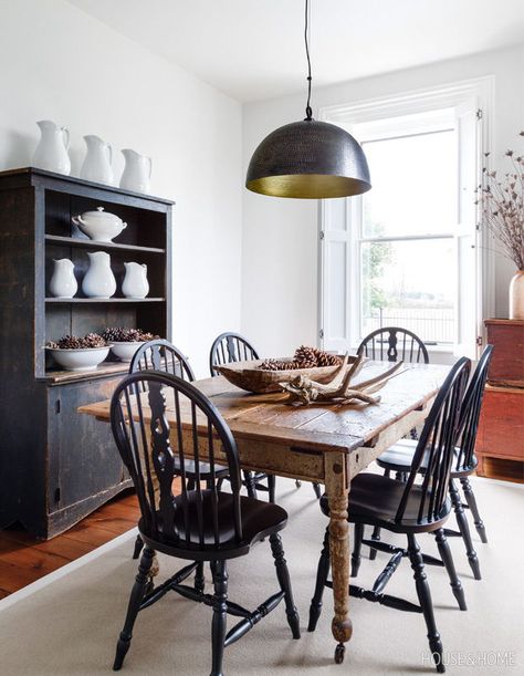 Windsor dining chairs were updated with a few coats of black paint. | Photographer: Robin Stubbert | Designer: Susan Burns Upcycled Dining Chairs, Windsor Dining Chairs, Victorian Farmhouse, Black Dining Chairs, Painted Chairs, Dining Room Inspiration, Farmhouse Dining Room, Farmhouse Table, Dining Room Design