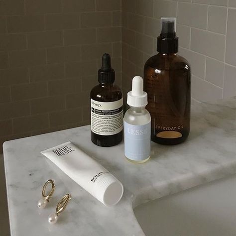 Shelfie Skincare, Minimal Skincare, Glazed Doughnut, Red Energy, Minimalist Skincare, Beauty Vanity, Green Beauty, Beauty Essentials, Clean Beauty