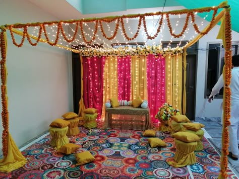 Mayun Decor, Mehndi Decor At Home, Pakistani Mehndi Decor, Dholki Ideas, Mehndi Decoration Ideas, Mehndi Event, Mehndi Decoration, Small Wedding Decor, Haldi Decoration