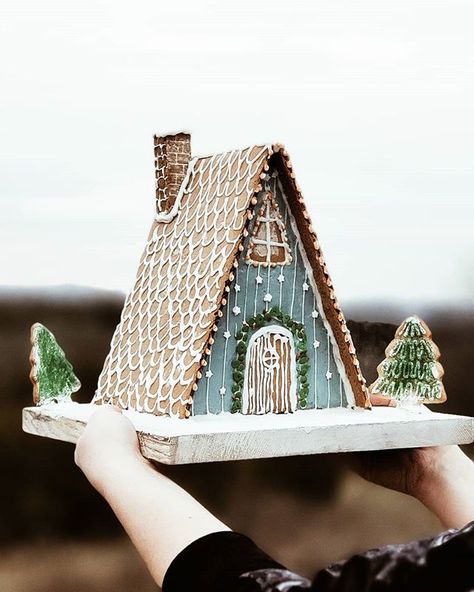 Christmas Gingerbread Houses, Gingerbread House Designs, Houses Christmas, Gingerbread House Decorations, Christmas Gingerbread House, Christmas Time Is Here, The Magic Of Christmas, Magic Of Christmas, Gingerbread Houses