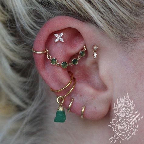 Ear Piercing Maps, Piercing Styles Earrings, Double Tragus Piercing Ideas, Ears With Lots Of Piercings, Piercing Curation Ideas, Piercings Ear Chart, Earring Curation, Ear Piercing Styling, Cute Piercing Ideas