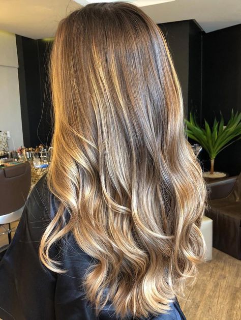 Well-Blended Sunny Bronde Balayage Blonde Honey Hair, Brunette Hair With Blonde Balayage, Brown Hair Underneath, Medium Balayage, Aesthetic Balayage, Medium Aesthetic, Aesthetic Honey, Light Balayage, Balayage Medium