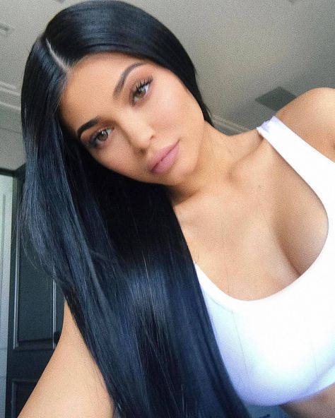 Kim K Black Hair, Kylie Jenner Black Hair, Black Hair Celebrities, Kylie Jenner Images, Kylie Jenner Black, Kylie Jenner Fotos, Kylie Jenner News, Kylie Nails, Kim Kardashian Hair