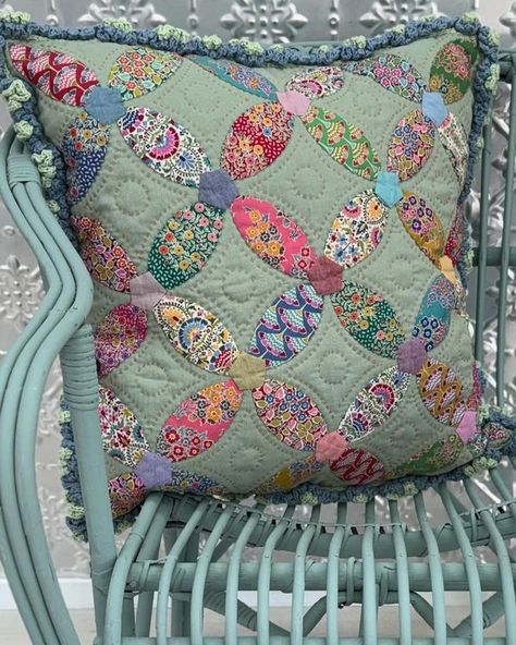 Elsie Gray’s Scrap Patchwork, Pantry Garage, Quilted Pillows, Small Quilt Projects, Applique Cushions, Patchwork Inspiration, Dresden Plate Quilt, Pillow Slip Covers, Pillow Ideas