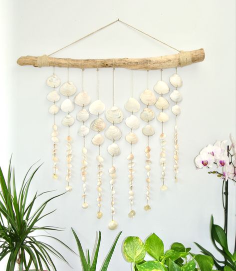 Hndcrafted coastal decor Wall hanging Shell Wall Hanging, Beach Wall Hanging, Seashell Wind Chimes, Driftwood Art Diy, Painted Driftwood, Diy Baby Mobile, Art Coquillage, Seashell Wall Art, Shell Decorations