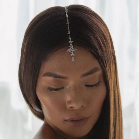 Luxurious Water Drop Forehead Chain for The Bride Hair Accessories for Weddings Fashion Forehead Jewelry Forehead Crown Wedding, Hair Jewelry For Middle Part, Indian Forehead Jewelry, Forehead Jewelry African, Chutti For Brides, Head Jewelry Headpieces, Forehead Accessories, Diamond Mangtika, Matha Tikka