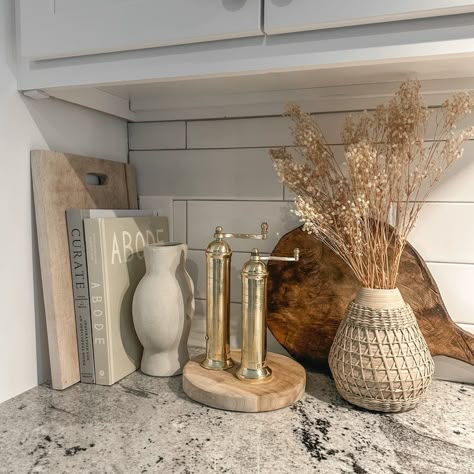 Island Decorations For Kitchen, How To Style Above Kitchen Cabinets, White And Cream Kitchen, Simple Apartment Aesthetic, Classy Kitchen Decor, Kitchen Corner Decor, Corner Countertop Decor, Earthy Kitchen Decor, Top Of Kitchen Cabinet Decor