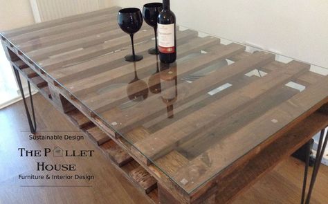 Dining Room Table Made of Salvage Pallet Pallet Dining Room Table, Table Pallet, Diy Esstisch, Table Palette, Pallet Table Diy, Pallet Dining Table, Pallet Furniture Designs, Pallet Kitchen, Wooden Pallet Furniture