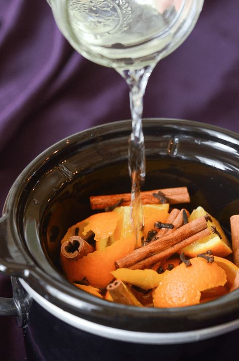 Orange Potpourri, Fall Smells, Homemade Potpourri, Simmer Pot Recipes, Stove Top Potpourri, Simmering Potpourri, Potpourri Recipes, Simmer Pot, Cinnamon Orange