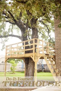 Build Your Own Treehouse, tips and tricks and tools on how we built it. Plan and design your own backyard treehouse. www.kristenduke.com #treehouse #backyard #diy Simple Tree House, Industrial Crafts, Art Hallway, Romantic Industrial, Diy Jardin, Minimalist Farmhouse, Building A Treehouse, Bathroom Contemporary, Tree House Plans