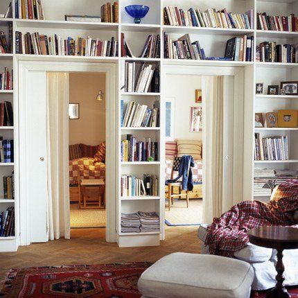 Book library around door (could also look great with shelves painted grey/black, or a bold colour.) Bedroom Remodel, Home Libraries, Book Shelves, Home Library, Built Ins, Bookshelves, Future Home, Bookcase, Home Sweet Home