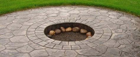 Create a Beautiful Fire Pit Area With Stamped Concrete - Design Ideas and Photos Wood Stamped Concrete Patio, Concrete Patio With Fire Pit, Stamped Concrete Patio Ideas, Wood Stamped Concrete, Patio With Fire Pit, Concrete Patio Ideas, In Ground Fire Pit, Diy Fire Pit Ideas, Childrens Garden