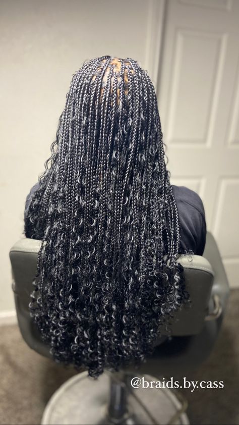 Medium Goddess Braids With Curly Ends, Knotless Goddess Braids With Curly Ends, Single Knotless Braids With Curls, Bohemian Braids Curly Ends, Goodest Box Braids With Curls, Knotledd Braids With Curls, Bohemian Knotless Braids Curly Ends, Bohemian Knotless With Curly Ends, Small Boho Knotless Braids With Curly Ends