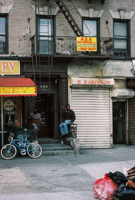 New York 1980s Street Photography, 90s Fashion New York, Vintage City Photography, 90s Street Aesthetic, New York In The 90s, 90s Street Photography, City Streets Aesthetic, 90s Brooklyn, New York 1990s