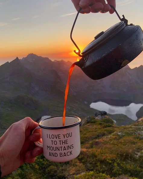 Trek Aesthetic, Hiker Girl, Camping Snacks, Book Advertising, Yucca Plant, Camping Photography, Camping Aesthetic, Festival Camping, Adirondack Mountains