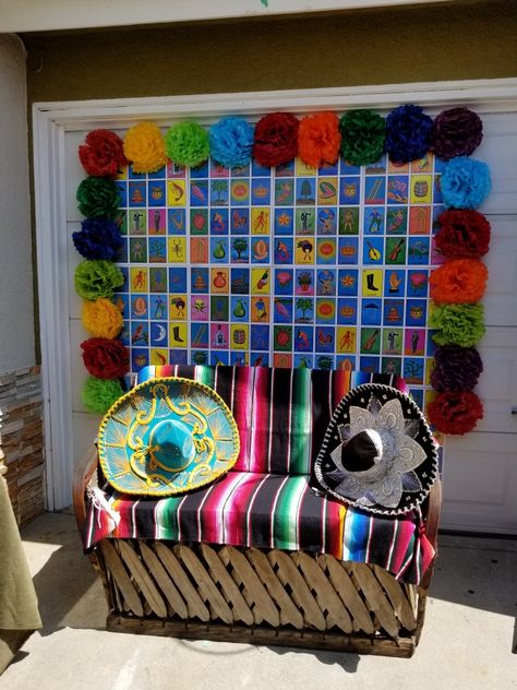 Loteria Party Ideas Decoration Mexican Fiesta, Mexican Theme 18th Birthday, Loteria Night Ideas, Loteria Theme Party Decorations, Loteria Themed Birthday Party, Diy Mexican Backdrop, La Loteria Party Ideas, Traditional Mexican Party, Loteria Pinata