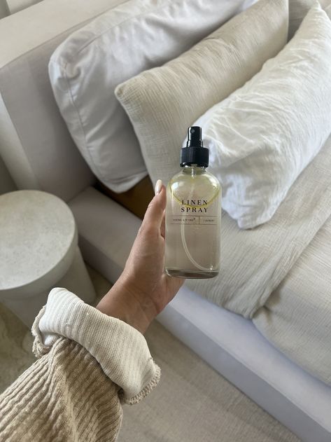 DIY anthro-inspired linen spray — ABIGAIL GREEN Pillow Mist Packaging, Clean Linen Aesthetic, Room Spray Aesthetic, Room Spray Photography Ideas, Room Spray Diy, Linen Spray Recipe, Linen Spray Essential Oils, Bed Spray, Diy Linen Spray