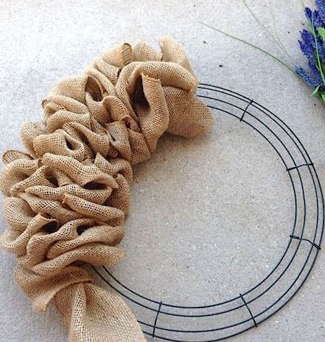 Julie Taylor, Burlap Wreath Tutorial, Burlap Projects, Blue Train, Diy Burlap, Burlap Crafts, Primitive Crafts, Wreath Tutorial, Creative Mind