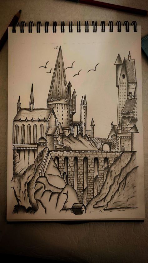 Pencil sketch Hogwarts Sketch, Sketch Harry Potter, Hogwarts Castle Drawing, Harry Potter Sketch, Harry Potter School, Stile Harry Potter, Harry Potter Art Drawings, Harry Potter Painting, Castle Drawing