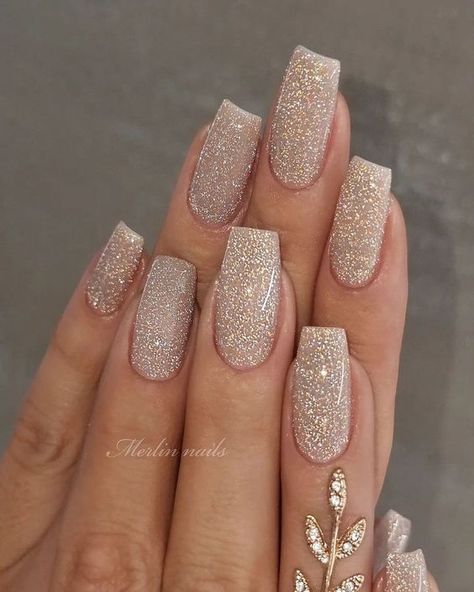 If you are looking for the best champagne wedding nails, we've got you covered. Please keep reading to uncover what we have for you. #wedding #bride #weddingforward #weddingnails #ChampagneWeddingNails Wedding Nails Champagne Ivory, Winter Wedding Nails, Champagne Nails, Bridal Nails Designs, Bridesmaids Nails, Nail Colors Winter, Smink Inspiration, Cream Nails, Sparkle Nails