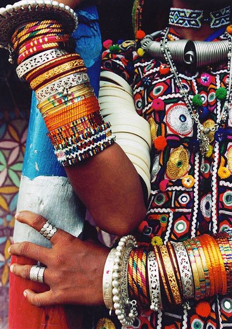 India | "Gujarat" | via Nic Tharpa Carier, on flickr Bracelets And Rings, Afrikaanse Kunst, Afrikaanse Mode, Afro Style, African Inspired Fashion, Colorful Jewelry, African Jewelry, African Culture, African Beauty