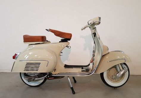 Vespa Super 150, Vespa Vbb, Vespa Vintage Italy, Red Vespa, Vespa Super, Vespa 150, Vespa Ape, Classic Vespa, Retro Scooter