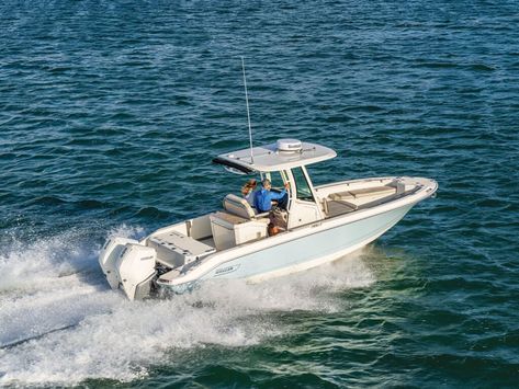 The 280 Dauntless is a high-quality fishing platform packed with family-friendly creature comforts. The post Boat Test: 2023 Boston Whaler 280 Dauntless appeared first on Boating Mag. Fishing Platform, Boston Whaler Boats, Conversation Pit, Boston Whaler, Bay Boats, New York Harbor, Creature Comforts, Buyers Guide, Fishing Boats