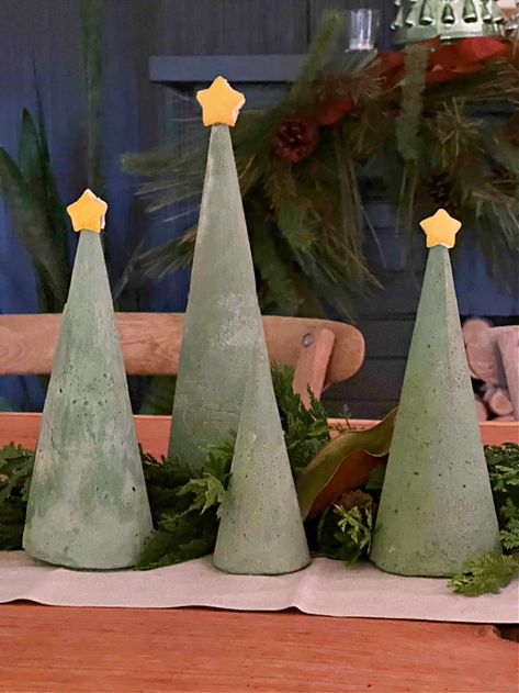 How to Make a Concrete Christmas Tree Concrete Christmas Ornaments, Concrete Christmas Decor, Dyed Concrete, Concrete Christmas, Unique Dining Table, Concrete Dye, How To Make Green, Christmas Gift Hampers, Diy Concrete Planters